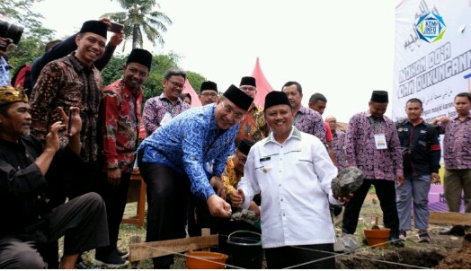 dengan peletakan batu pertama pembangunan masjid SMKN 3 Tasikmalaya oleh Wakil Gubernur Jawa Barat UU Ruzhanul Ulum bersama Walikota Tasikmalaya Drs. H. Budi Budiman dan 